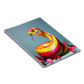 Cobra slang met levendige rode en gele schubben notitieboek (Rechterzijde)