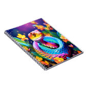 Cobra slang met levendige turquoise roze en geel notitieboek (Rechterzijde)