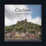 Cochem an der Mosel Magneet<br><div class="desc">Landschapsfoto van de kleine stad Cochem aan de oevers van Moselle,  een rivier ten westen van Duitsland,  Europa.</div>