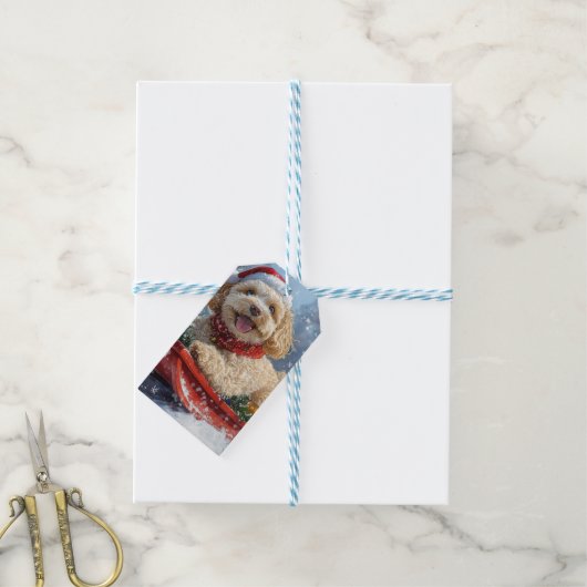 Cockapoo Dog in Sledge Laat het Sneeuw Kerstmis Cadeaulabel (Met Touw)
