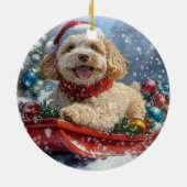 Cockapoo Dog in Sledge Laat het Sneeuw Kerstmis Keramisch Ornament (Achterkant)