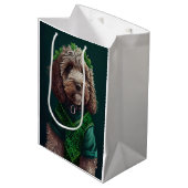 Cockapoo Dog in St. Patrick's Day Dress Medium Cadeauzakje (Voorkant Gekanteld)