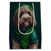 Cockapoo Dog in St. Patrick's Day Dress Medium Cadeauzakje (Achterkant)