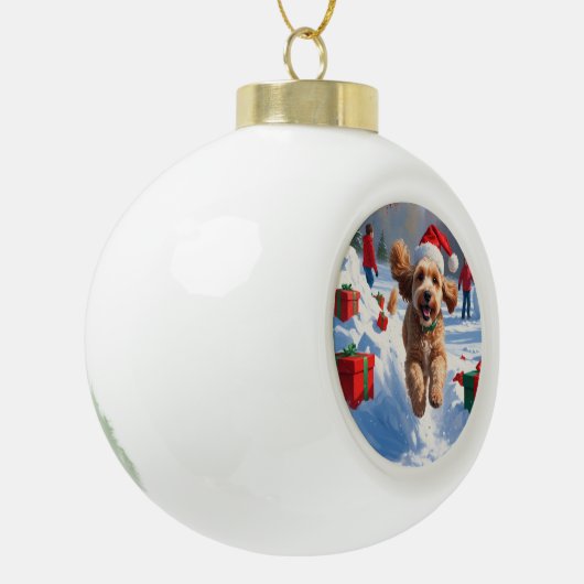 Cockapoo hardlopen in de sneeuw met kerst Pet Keramische Bal Ornament (Links)