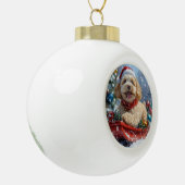 Cockapoo-hond in slee Laat het sneeuwen Kerstmis Keramische Bal Ornament (Links)