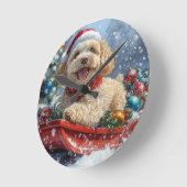Cockapoo-hond in slee laat het sneeuwen Kerstmis Ronde Klok (Hoek)