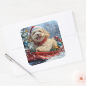 Cockapoo-hond in slee laat het sneeuwen Kerstmis Vierkante Sticker (Envelop)