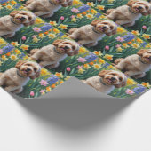Cockapoo-hond lente bloemen schilderij cadeaupapier (Hoek)