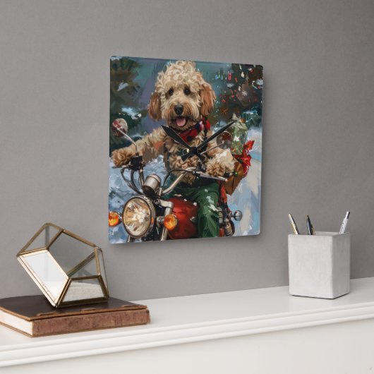 Cockapoo-hond rijdt op motorfiets met Kerstmis Vierkante Klok (Kantoor)