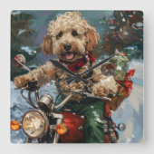 Cockapoo-hond rijdt op motorfiets met Kerstmis Vierkante Klok (Voorkant)