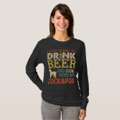Cockapoo Pap Drink Beer hangen met hond Funny Mann T-shirt (Voorkant volledig)