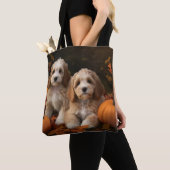 Cockapoo Puppy Herfst Plezier Pompoen  Tote Bag (Dichtbij)
