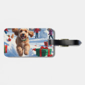 Cockapoo Rent in de Sneeuw met Kerstmuts Bagagelabel (Achterkant horizontaal)