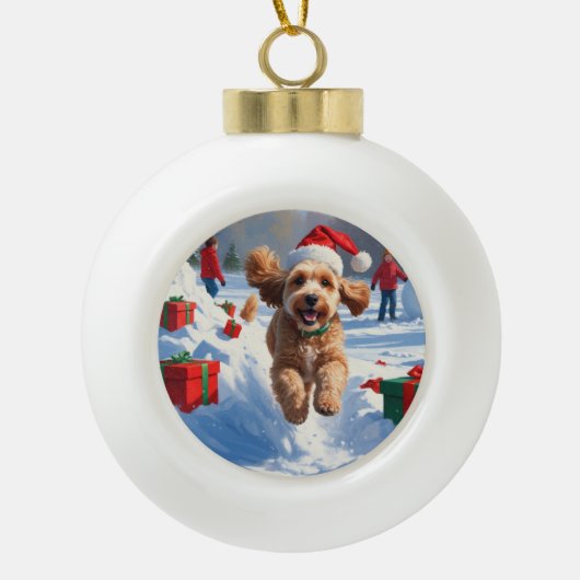 Cockapoo Rent in de Sneeuw met Kerstmuts Keramische Bal Ornament (Voorkant)