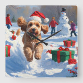 Cockapoo Rent in de Sneeuw met Kerstmuts Vierkante Klok (Voorkant)