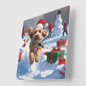 Cockapoo Rent in de Sneeuw met Kerstmuts Vierkante Klok (Hoek)