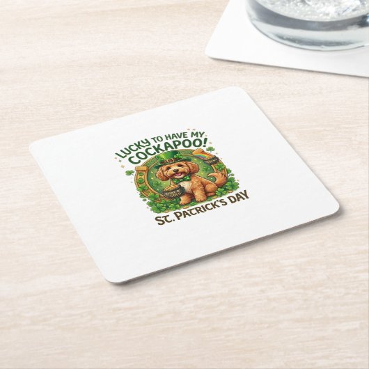 Cockapoo St. Patrick's Day GeluksHond Pot met Goud Kartonnen Onderzetters (Schuin)