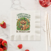 Cockapoo St. Patrick's Day GeluksHond Pot met Goud Servet (Insitu)