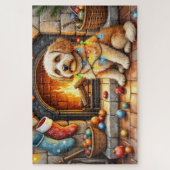 Cockapoo zit bij de open haard met kerstlicht legpuzzel (Verticaal)
