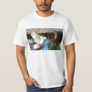 Cockatoto die een vleugel toont t-shirt