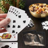 cocker spaniel die pokerkaarten speelt (Insitu)