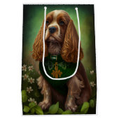 Cocker Spaniel Dog in St. Patrick's Day Dress Medium Cadeauzakje (Achterkant)
