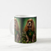 Cocker Spaniel hond in St. Patrick's Day jurk Koffiemok (Voorkant links)