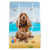 Cocker Spaniel-hond op het strand Medium Cadeauzakje (Achterkant)