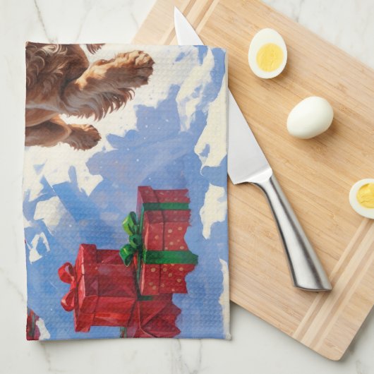 Cocker Spaniel loopt in de sneeuw met kerst Pet Theedoek (Quarter Fold)