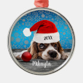 Cocker Spaniel Puppy in Kerstmis in Santa Hat Metalen Ornament (Voorkant)