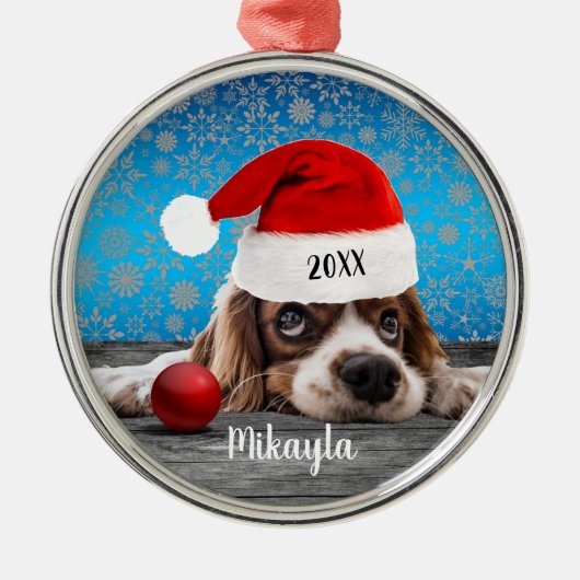 Cocker Spaniel Puppy in Kerstmis in Santa Hat Metalen Ornament (Voorkant)