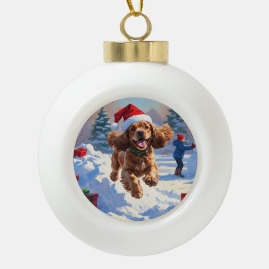 Cocker Spaniel Rent in de Sneeuw met Kerstmuts Keramische Bal Ornament (Voorkant)