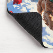 Cocker Spaniel rent in de sneeuw met kerstmuts Muismat (Hoek)