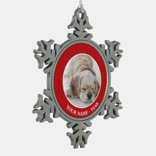 Cockerhond slaapt tin sneeuwvlok ornament (Links)
