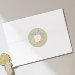 Cocktail Citrus Waterverf Floral Wedding Monogram Ronde Sticker<br><div class="desc">Lieve, tangy en citrusy trouwstickers die met liefde worden geïnfuseerd! Ons moderne collectie van het paradijsparadijs voor cocktailcitrusfluiten vangt een summiere cocktail vibe. Citrusachtige elementen vermengd perfect met een geurig boeket van zomerbloemen. Een zacht gedempt, op cocktail geïnspireerd kleurenpalet met citrusachtige perziken, geel, groen en lavenders die barsten met de...</div>