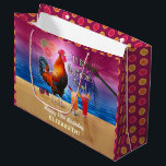 Cocktail Party Tropical Rooster Funny Birthday Groot Cadeauzakje<br><div class="desc">Viel je zomerverjaardag, bacheloretfeest of een andere gelegenheid om deze unieke, humoristische cocktailparty te ontwerpen. Dit grappige ontwerp is perfect voor elke tropische volwassen partij, of het nu een dag is in het zwembad, op het strand of zelfs in de kippenhok. Het is tenslotte COCKtail tijd! Een roestkraai naast een...</div>