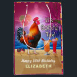 Cocktail Party Tropical Rooster Funny Birthday Medium Cadeauzakje<br><div class="desc">Viel je zomerverjaardag, bacheloretfeest of een andere gelegenheid om deze unieke, humoristische cocktailparty te ontwerpen. Dit grappige ontwerp is perfect voor elke tropische volwassen partij, of het nu een dag is in het zwembad, op het strand of zelfs in de kippenhok. Het is tenslotte COCKtail tijd! Een roestkraai naast een...</div>