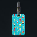 Cocktailpatroon op turquoise achtergrond bagagelabel<br><div class="desc">Naadloos patroon achtergrond met alcoholische cocktail drankjes van martini margarita tequila wodka vectorillustratie  en  Bigstock - Alle rechten voorbehouden.</div>