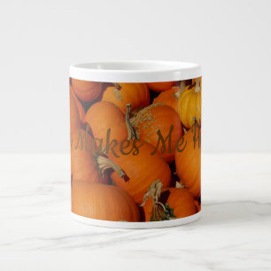 Cocoa maakt me blij op een Pompoen Grote Koffiekop