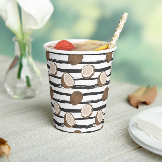 Coconuts on Grunge Stripes Pattern Papieren Bekers (Insitu)