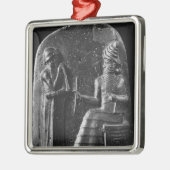 Code van Hammurabi, bovenaan de stele Metalen Ornament (Links)