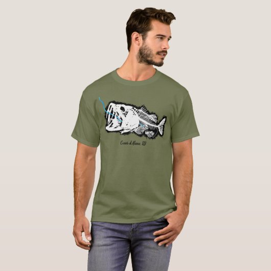 COEUR D'ALENE - ÉÉN BAD BASS GESWALLOWDE IDAHO T-SHIRT (Voorkant volledig)