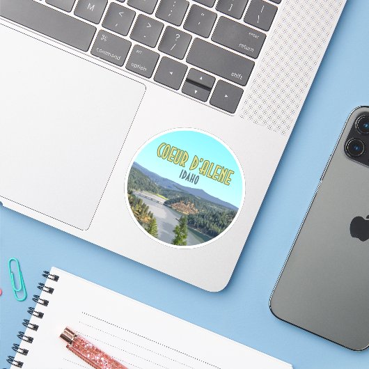 Coeur d'Alene Idaho Souvenir Sticker (Laptop met iPhone)