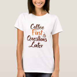 "Coffee First - Grappig Vrouwen T-shirt