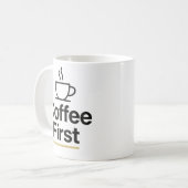 Coffee First – Minimalistische typografie Mok (Voorkant links)