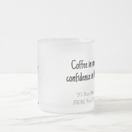 Coffee in one hand, confidence in the other matglas koffiemok (Center)