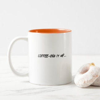 Coffee-ing it up Grappige Trendy Two Tone Coffee M Tweekleurige Koffiemok