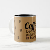 Coffee Lover's Quote Mug | Brown Rustic Design Tweekleurige Koffiemok (Voorkant links)