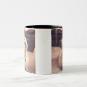 Coffee Mug –Waiting Puppy  Design Tweekleurige Koffiemok (Center)