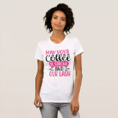 Coffee Strong & Lashes Long – Bold Makeup Quote T-shirt (Voorkant volledig)